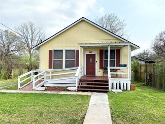 327 Avenue B, Port Neches, TX 77651