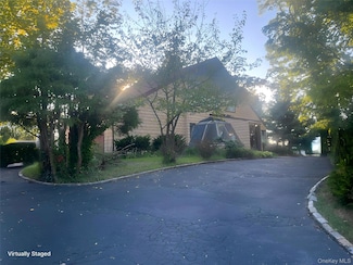 9 Beatrice Ln, Glen Cove, NY 11542