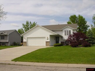 108 Falcon Dr, Mankato, MN 56001