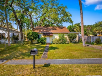 810 Citrus Ave, Fort Pierce, FL 34950
