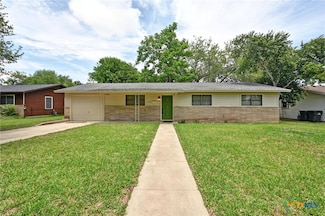 201 Hillcrest Dr, Luling, TX 78648