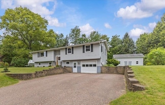 125 Canyon Estates Dr, Colchester, VT 05446