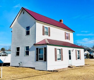 302 E Walnut St, Muscoda, WI 53573