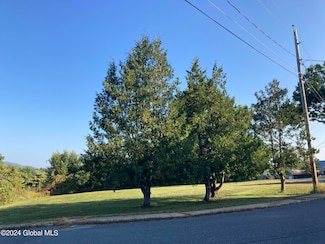 L14.200 Treadway St, Ticonderoga, NY 12883