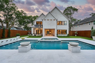 813 W 32nd St, Houston, TX 77018