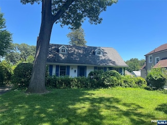 55 Colonial Rd, Midland Park, NJ 07432