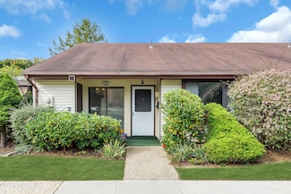 81 Amberly Dr Unit A, Manalapan, NJ 07726