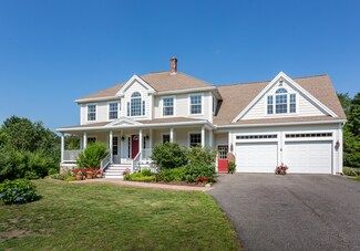 9 Champagne Ln, Freeport, ME 04032