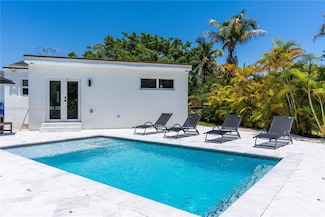 990 SW 11th St, Miami, FL 33129