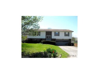 31 2nd Ave E, Ravenswood, WV 26164