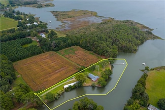 576 Galewood Ln, Bohannon, VA 23021