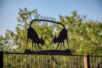 4939 Brown Rd, Flatonia, TX 78941