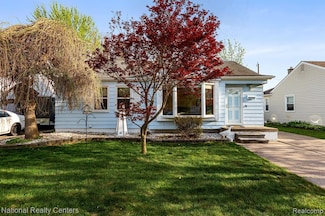 30915 Barton St, Garden City, MI 48135