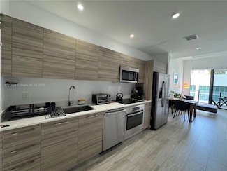 121 NE 34th St Unit L601, Miami, FL 33137