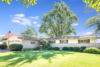 593 E Capri Dr, Palatine, IL 60074