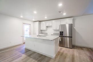 306 E 76th St, Lubbock, TX 79404