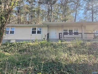 617 Noccalula Rd, Gadsden, AL 35904