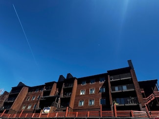 32 Hunter Hill Rd Unit B-202, Mt. Crested Butte, CO 81225