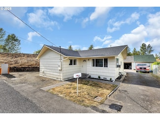 114 Cherry St NW, Castle Rock, WA 98611