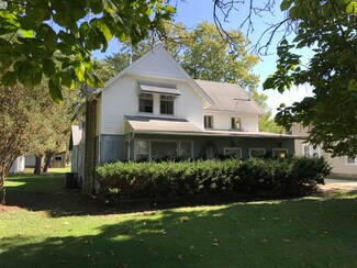 216 N Main St, Roberts, IL 60962