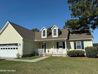137 Lawndale Ln, Sneads Ferry, NC 28460