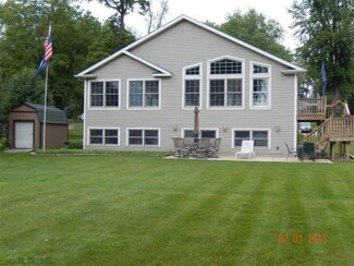 16869 Lakeview Dr, Vandalia, MI 49095