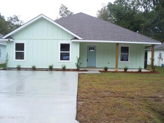 2613 N 12th St, Ocean Springs, MS 39564