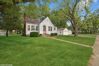 207 Meadowlark Dr, Trail Creek, IN 46360