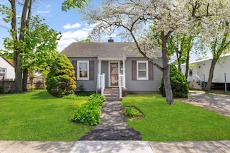 12 Leyden St, Huntington Station, NY 11746