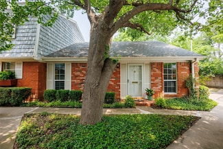 1077 Roaring Springs Rd, Fort Worth, TX 76114