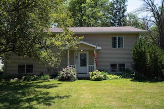 29498 215th St, Reinbeck, IA 50669