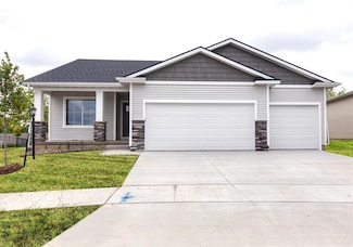 1099 NE 64th Ave, Des Moines, IA 50313