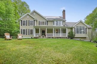 18 Beaver Dam Rd, Newtown, CT 06470