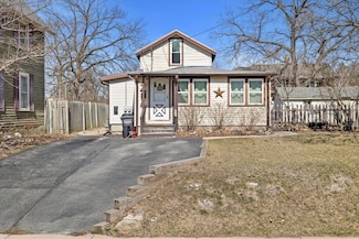 128 E Jefferson St, Oconomowoc, WI 53066