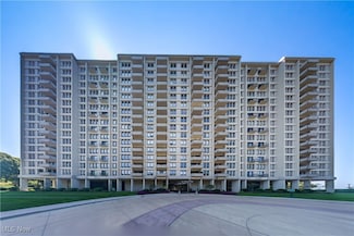 1 Bratenahl Place Unit 901, Bratenahl, OH 44108