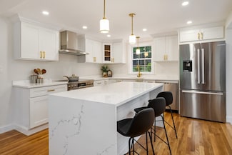 905 Main St, Lynnfield, MA 01940