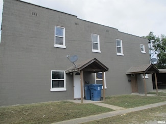 101 E Webster St, Benton, IL 62812