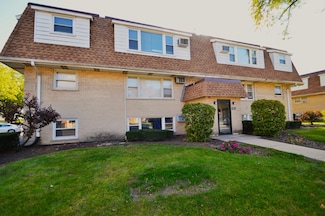 9907 W 58th St Unit 9, Countryside, IL 60525