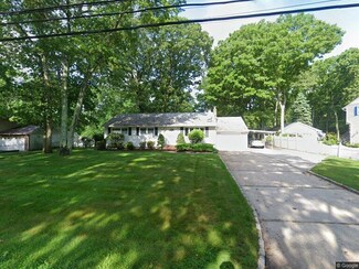 116 Ledgewood Dr, Smithtown, NY 11787