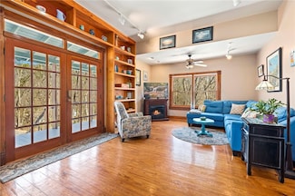1 Frisco, Eureka Springs, AR 72632