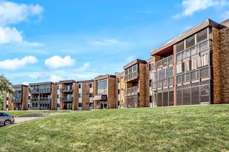 2700 Oxford St N Unit 102, Roseville, MN 55113