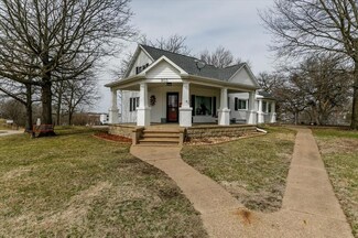 903 W Maple St, Centerville, IA 52544