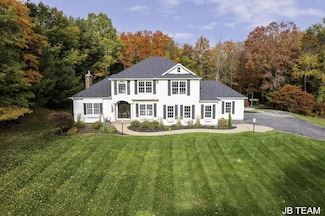 6427 Oakridge Dr, Holland, MI 49423