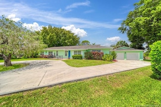 1010 SE Buttonwood Cir, Stuart, FL 34997