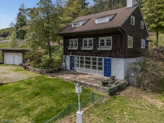 350 Tunnel Rd, Asbury, NJ 08802