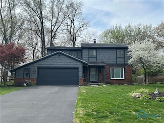 2369 Saint James Woods Blvd, Toledo, OH 43617