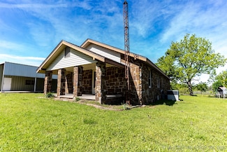 822 S Oak Grove Rd, Cushing, OK 74023