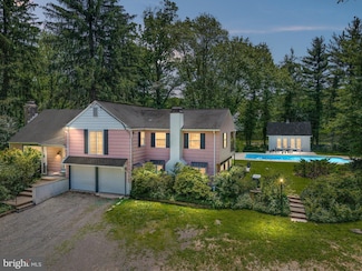 2692 Windy Bush Rd, Newtown, PA 18940