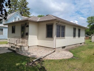 707 2nd Ave SW, Wells, MN 56097