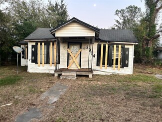 8914 Lanewood Dr, Houston, TX 77016